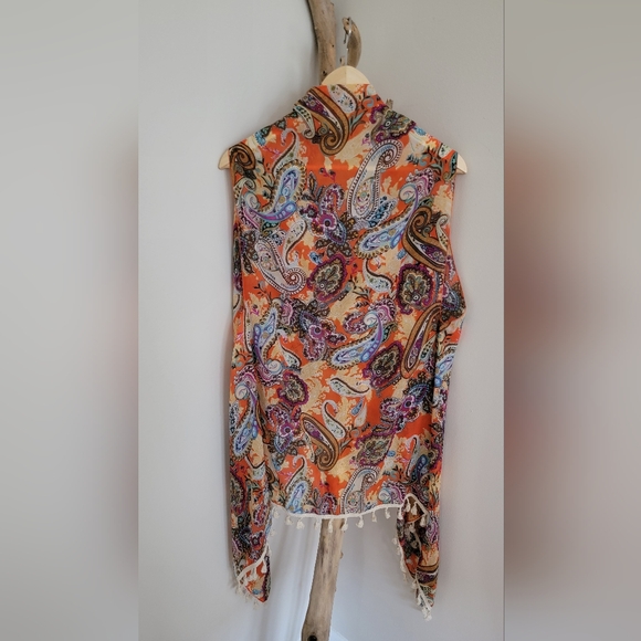 Printed Paisley vest - Picture 2 of 2